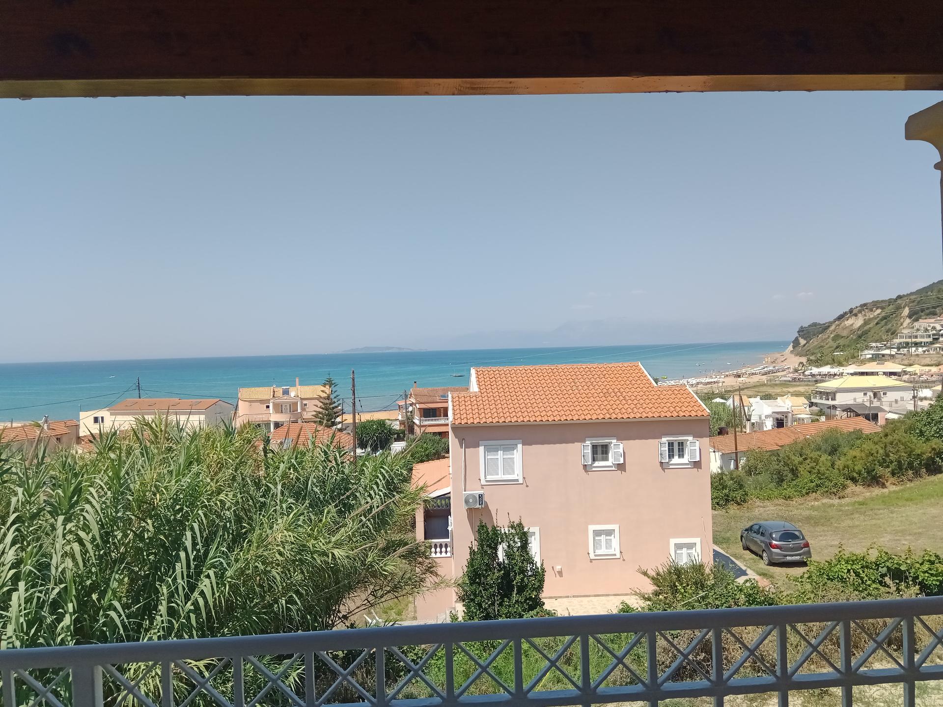 Blick vom Balkon einer Unterkunft im Ouranos Club auf Korfu
