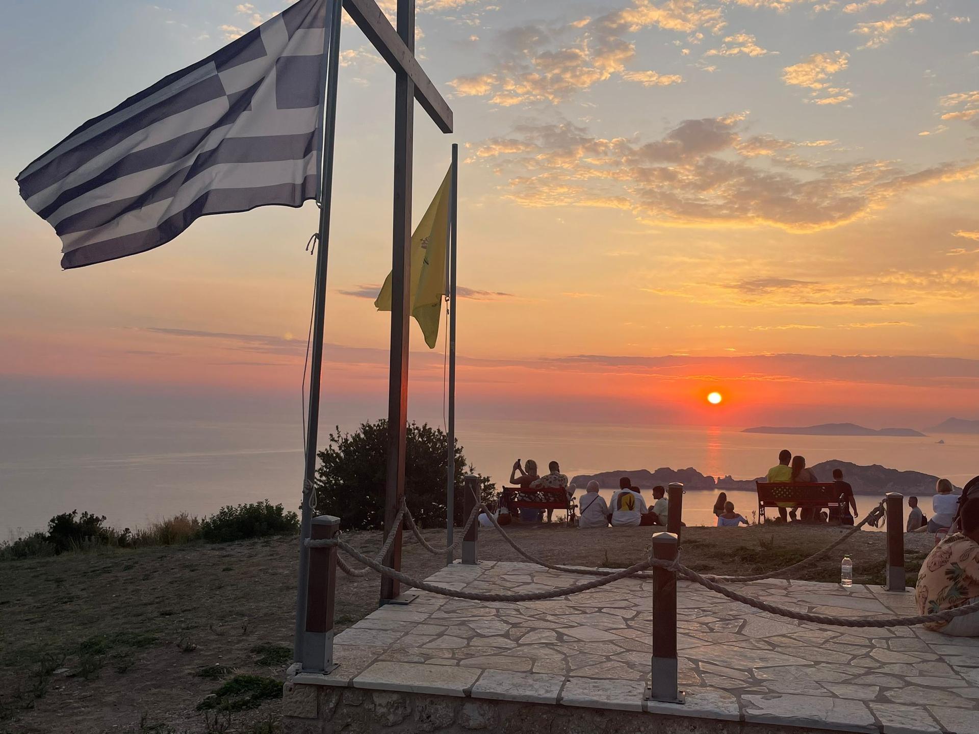 Sonnenuntergang auf Korfu mit Blick aufs Meer vom Akrotiri Cafe